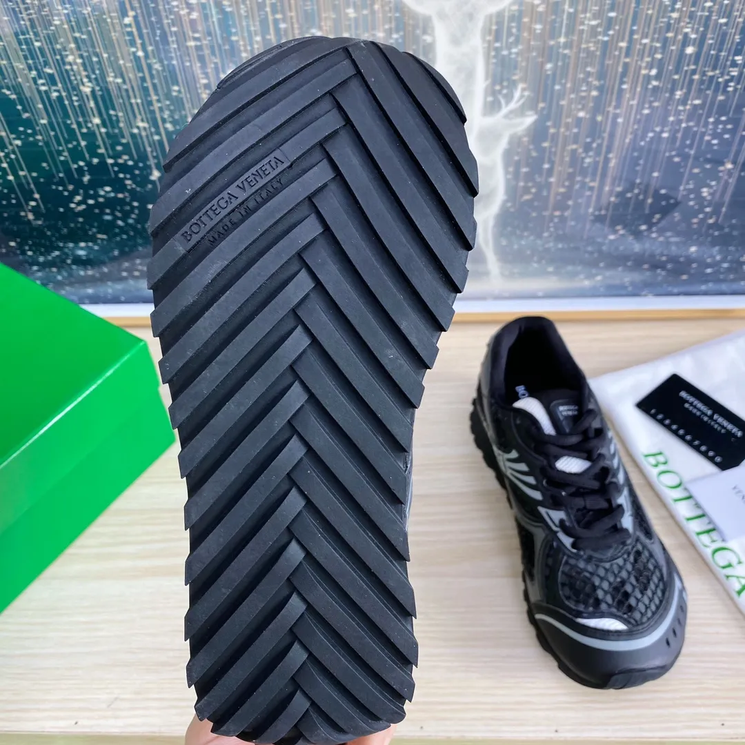 p620🐮🐮High-end version, the original 1:1 couple style new model is on the shelves🔥BV Orbit sneakers Wang Yibo's same style couple's Dad Runner sneakers, made of lightweight technical mesh fabric. Features a geometric patterned rubber outsole. The outsole is made of color-blocked TPU outsole. Size: women’s shoes 35-40, men’s shoes 39-45.